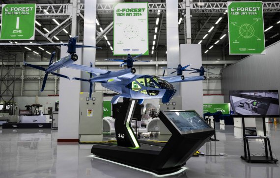 지난해 열린 '이포레스트 테크데이' 행사장에 전시된 현대차그룹의 차세대 AAM 기체 ‘S-A2’의 1:3 축소 모형. 현대자동차그룹 제공