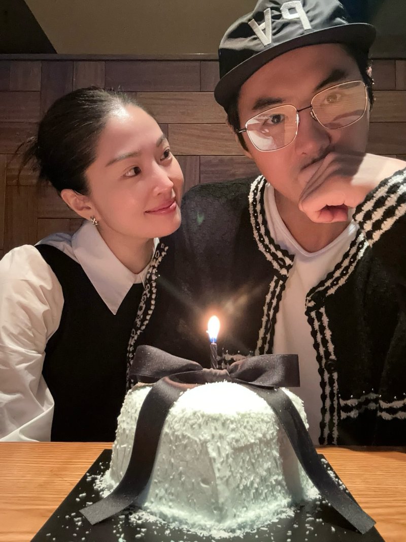 전진♥류이서, 결혼 5주년…꿀 떨어지는 눈빛 사랑해 [N샷]