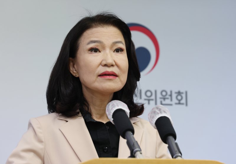 이진숙 방송통신위원장이 29일 경기 과천시 정부과천청사 방송통신위원회 기자실에서 입장 표명을 하고 있다. 2025.9.29/뉴스1 ⓒ News1 김영운 기자