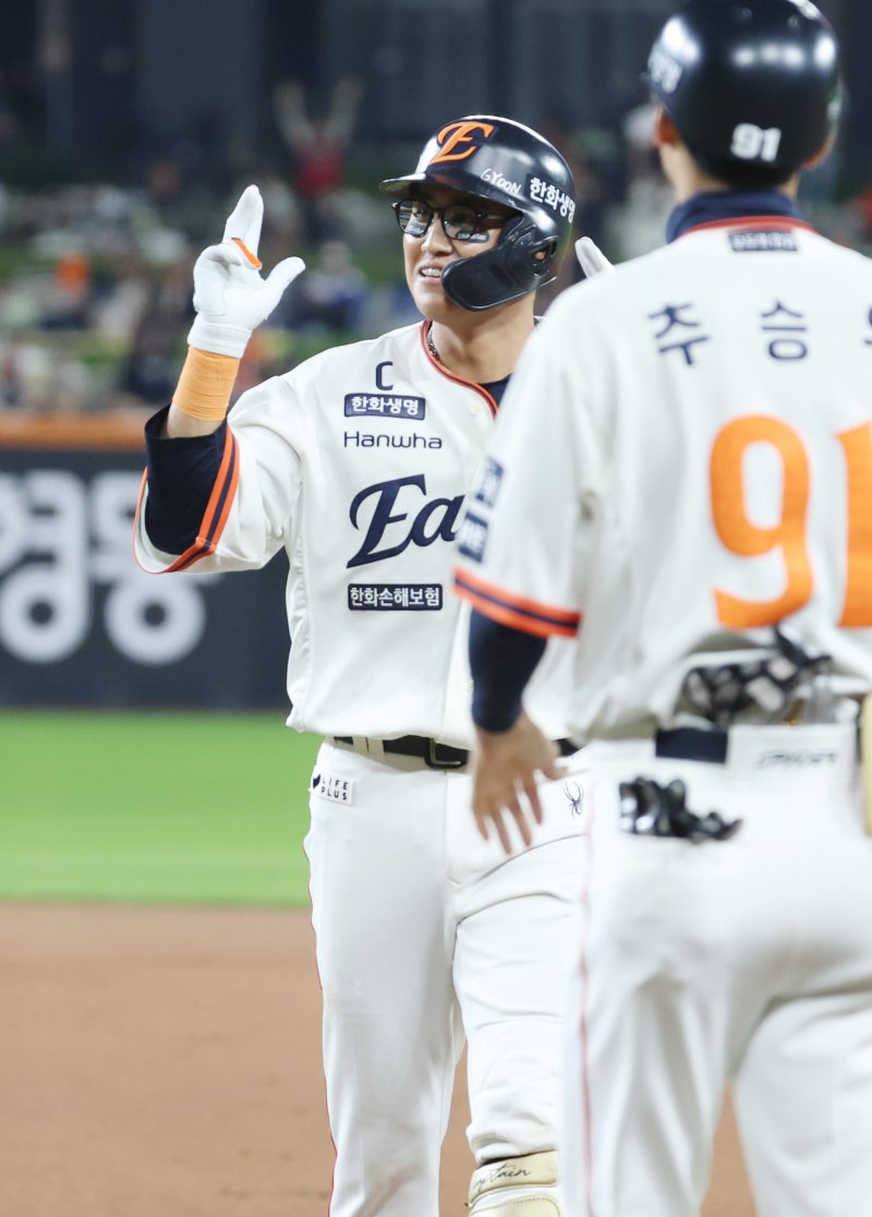 29일 대전 한화생명볼파크에서 열린 프로야구 '2025 신한 SOL 뱅크 KBO리그' 한화이글스 대 LG트윈스 경기에서 한화 채은성이 6회말 적시 안타를 치며 환호하고 있다. 2025.9.29/뉴스1 ⓒ News1 김기남 기자