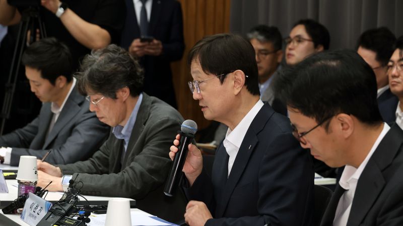 금융감독원장-가상자산사업자 CEO 간담회가 30일 오후 서울 서초구 드림플러스에서 열려 이찬진 금융감독원장이 발언을 하고 있다. 사진=서동일 기자