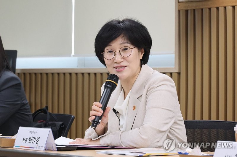 원민경 장관, 강북구 가족센터 방문 (출처=연합뉴스)