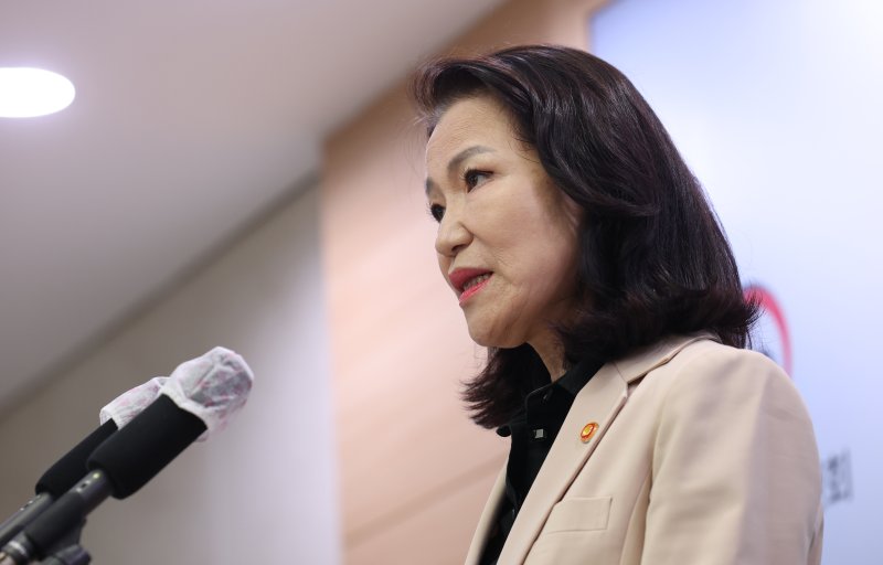 이진숙 방송통신위원장이 지난 29일 경기 과천시 정부과천청사 방송통신위원회 기자실에서 입장 표명을 하고 있다. 2025.9.29/뉴스1 ⓒ News1 김영운 기자