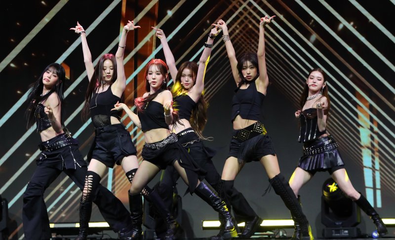 6인조로 돌아온 이즈나 "칼 갈았다는 말 듣고 싶어요"