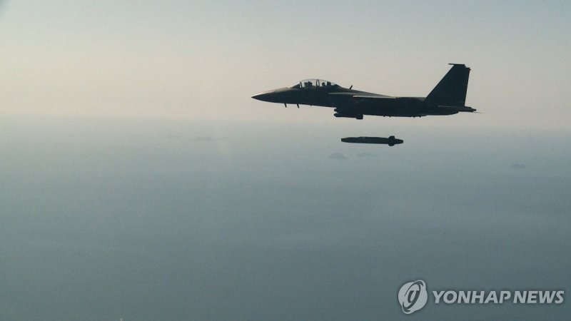 타우러스 미사일 발사하는 한국 공군 F-15K 전투기 (출처=연합뉴스)