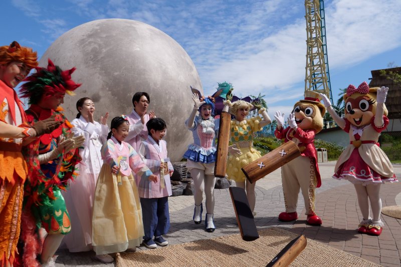 롯데월드 어드벤처 부산 '민속놀이 한마당' 롯데월드 어드벤처 부산 제공