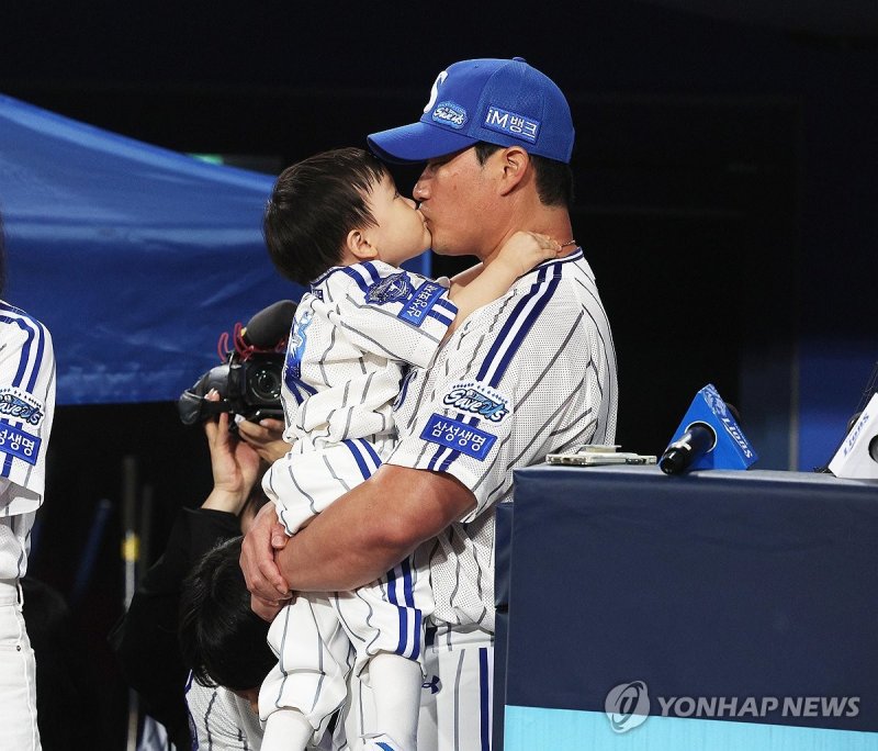 오승환 '가족과 함께' (출처=연합뉴스)