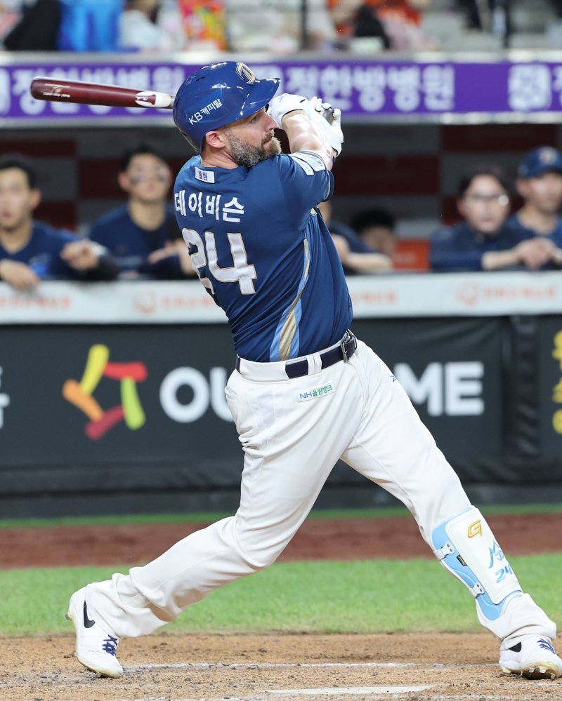 3일 대전 한화생명 볼파크에서 열린 프로야구 '2025 신한 SOL뱅크 KBO 리그' NC 다이노스와 한화 이글스 경기에서 7회초 1사 1루 NC 데이비슨가 우전 안타를 치고 있다. 2025.9.3/뉴스1 ⓒ News1 김기태 기자