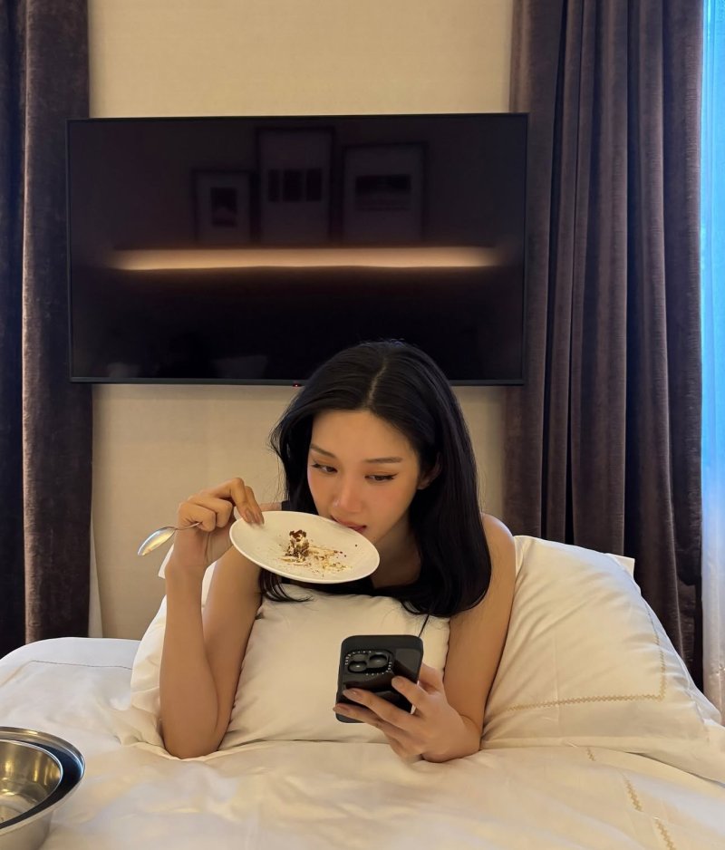 문가영 뚜렷 이목구비…먹는 모습도 예뻐