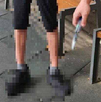 초등생 위협 제지하자 중2 욕설에 母 장난감 칼인데 뭘 되레 반박  