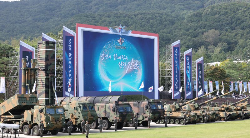 국군의날 "초고위력 현무-5, 유·무인 복합체계 등 대거 등장" - 뉴스 썸네일 이미지