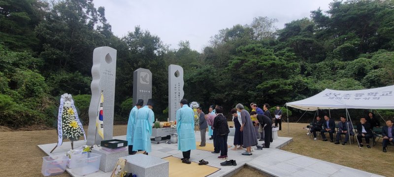 [바카라사이트 윈윈=뉴시스] 바카라사이트 윈윈군 국민보도연맹 희생자 합동위령제 (사진=바카라사이트 윈윈군 제공) 2025. 10. 01. photo@newsis.com *재판매 및 DB 금지