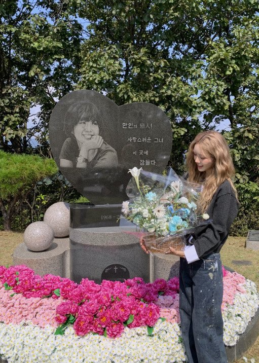 최준희, 母 최진실 17주기 하루 앞두고 묘소 찾아 애도 자주 못 와 미안해