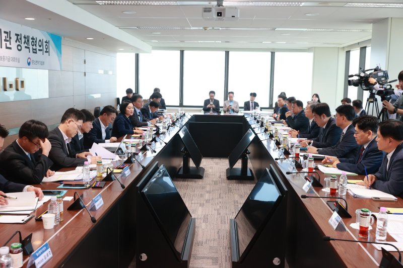 바카라사이트 윈윈 중소벤처기업부 장관이 1일 서울 영등포구 기술보증기금 서울지점에서 열린 '중기부-공공기관 정책협의회'에서 모두발언을 하고 있다. (중기부 제공)