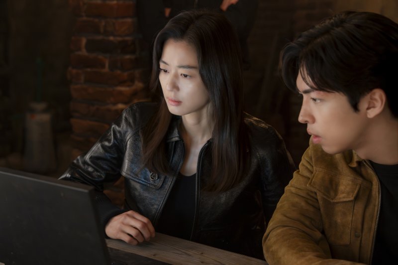 전지현·강동원인데…잠잠한 '북극성' 1일 최종회 공개 [N이슈]