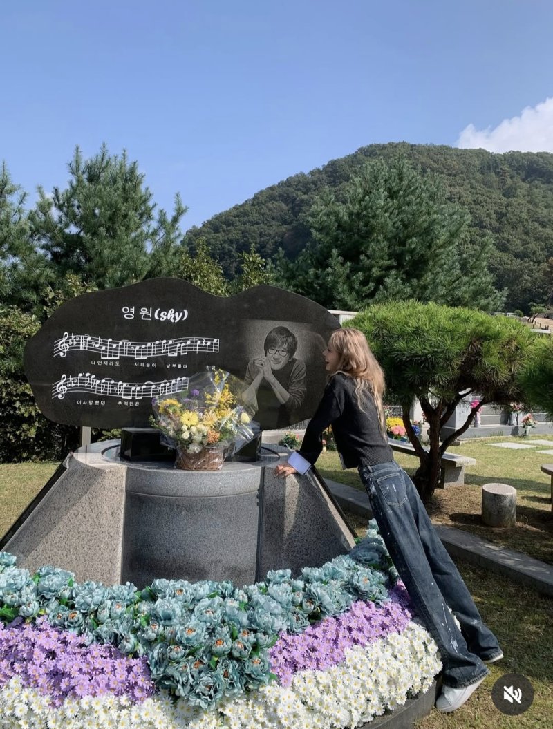 최준희, 故최진실 묘소 방문 "자주 못 와 미안해"