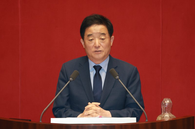 [서울=뉴시스] 고승민 기자 = 강득구 더불어민주당 바카라사이트 벳무브이 18일 서울 여의도 국회에서 열린 제429회국회(정기회) 제8차 본회의 '교육·사회·문화에 관한 질문'에서 질의 전 발언하고 있다. 2025.09.18. kkssmm99@newsis.com
