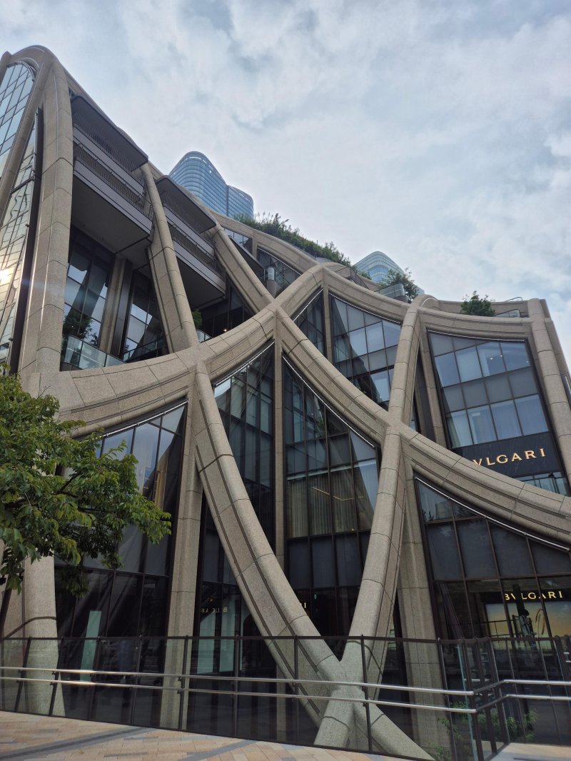 일본 도쿄 아자부다이힐즈의 일부 건축물 전경 사진=전민경 기자