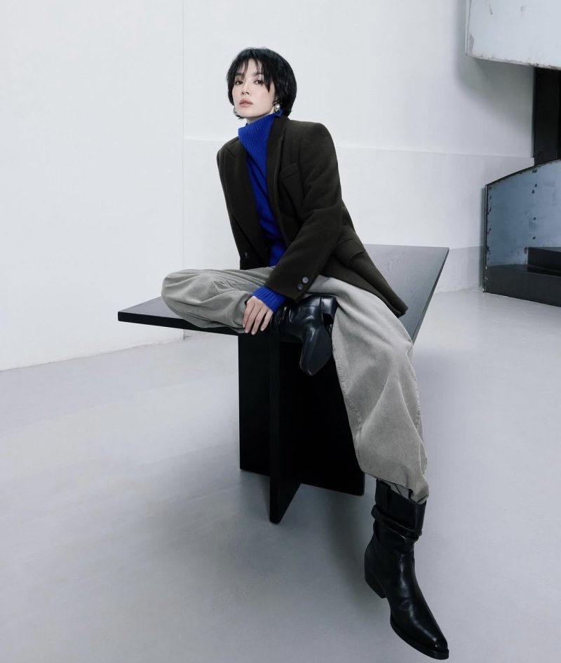 44세 송혜교 나이 무색한 미모…똑단발 소화