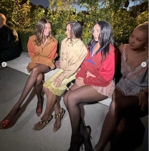 "단체 사진서 로제만 쏙 뺐다" 대놓고 인종차별한 유명 잡지