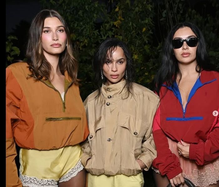 단체 사진서 로제만 쏙 뺐다 대놓고 인종차별한 유명 잡지