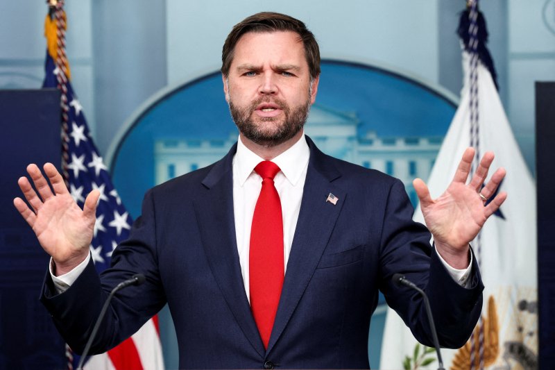 미국의 JD 밴스 부통령이 지난 1일(현지시간) 미국 워싱턴DC에서 기자회견을 진행하고 있다.로이터연합뉴스