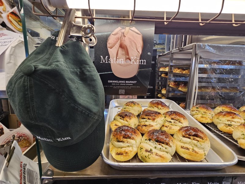 마뗑킴이 1일 서울 종로구 소재 광장시장에 광장마켓점 문을 열었다.ⓒ 뉴스1/김진희 기자.