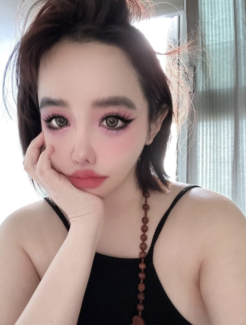 박봄, 활동 중단 이후 근황 공개 "화장 해봄"