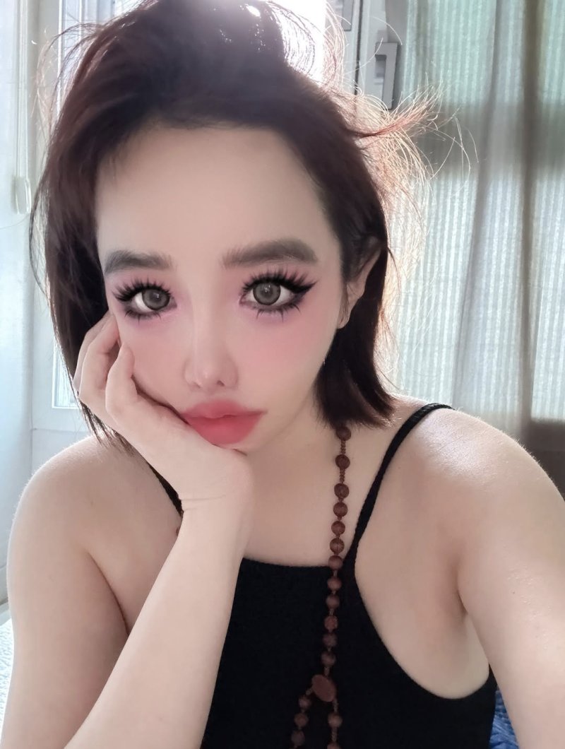 박봄, 활동 중단 이후 근황 공개 "화장 해봄"