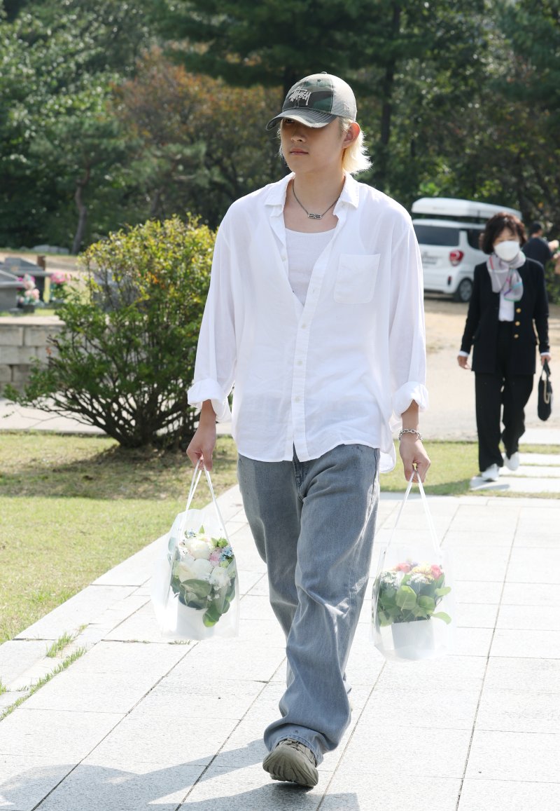 [뉴스1 ★]“항상 보고 싶어”…故 최진실 17주기, 아들 최환희 뭉클한 고백