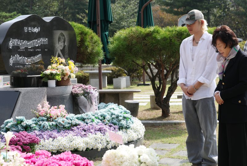 [뉴스1 ★]“항상 보고 싶어”…故 최진실 17주기, 아들 최환희 뭉클한 고백