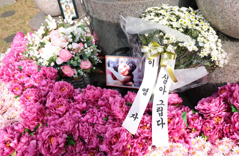 [뉴스1 ★]“항상 보고 싶어”…故 최진실 17주기, 아들 최환희 뭉클한 고백