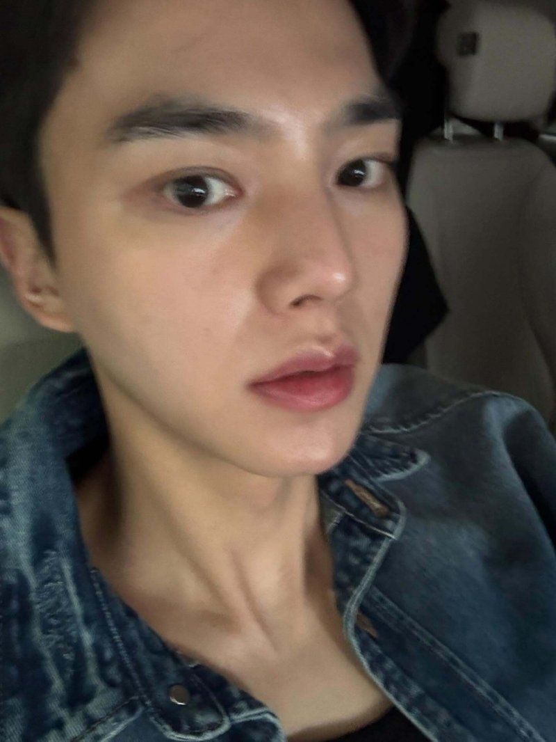 '현역 만기 제대' 송강, 여전한 '얼굴 천재'…칼각 거수 경례 [N샷]