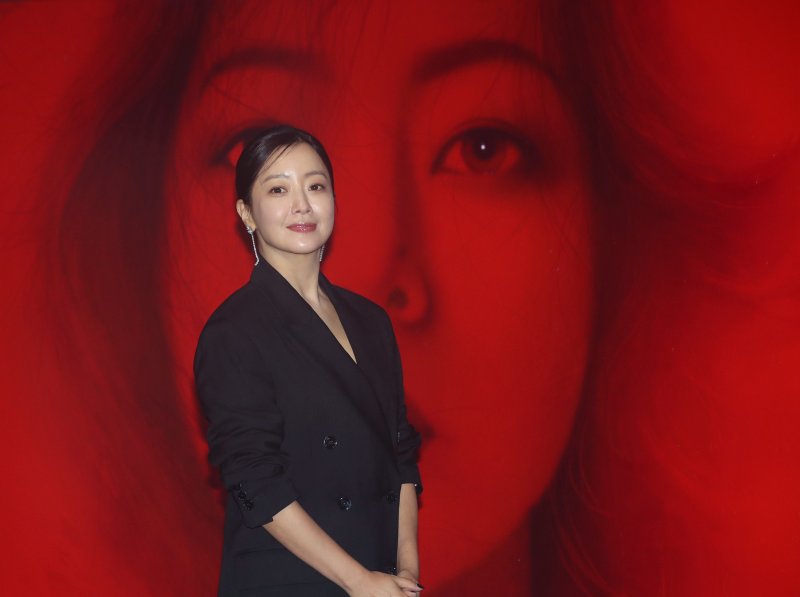 김희선, 2일 모친상…슬픔 속 빈소 지키는 중