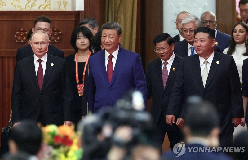 시진핑 左김정은·右푸틴…북중러정상, 66년만 한자리 망루 올라 (출처=연합뉴스)