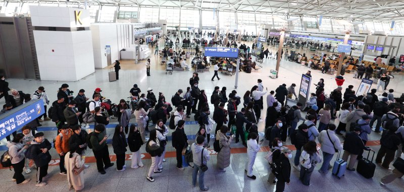 [인천공항=뉴시스] 김선웅 기자 = 사진은 인천국제공항 제1여객터미널 출국장 모습. 2025.01.24. mangusta@newsis.com