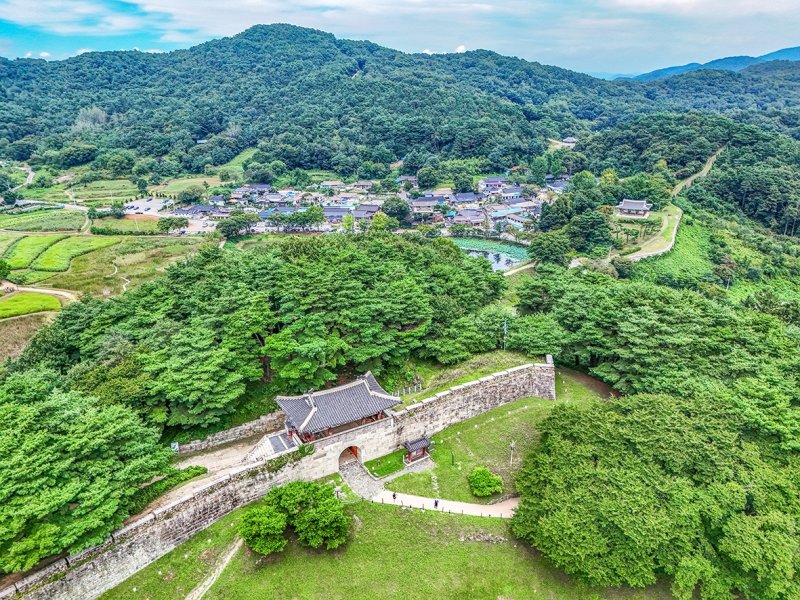 [걷고 싶은 길] 가을 예감 청주 상당산성 둘레길 (출처=연합뉴스)