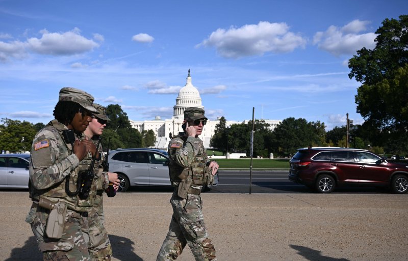지난달 1일 미국 워싱턴DC에서 주방위군 병사들이 순찰을 돌고 있다.AFP연합뉴스