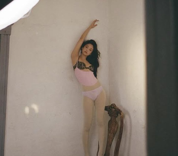 제니, 속옷만 입은 파격 화보…인형 같은 비주얼 [N샷]