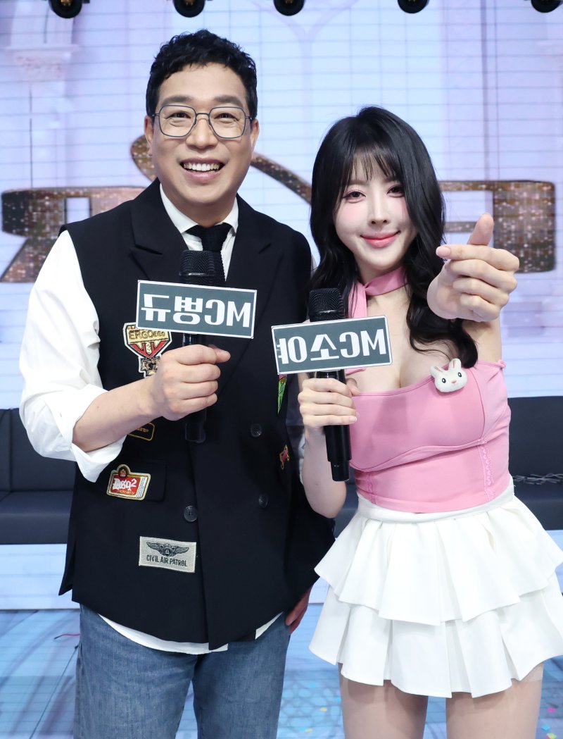 [뉴스1 ★]강병규 ‘더 크루’ 녹화 현장 공개…대본부터 리허설까지 꼼꼼하게