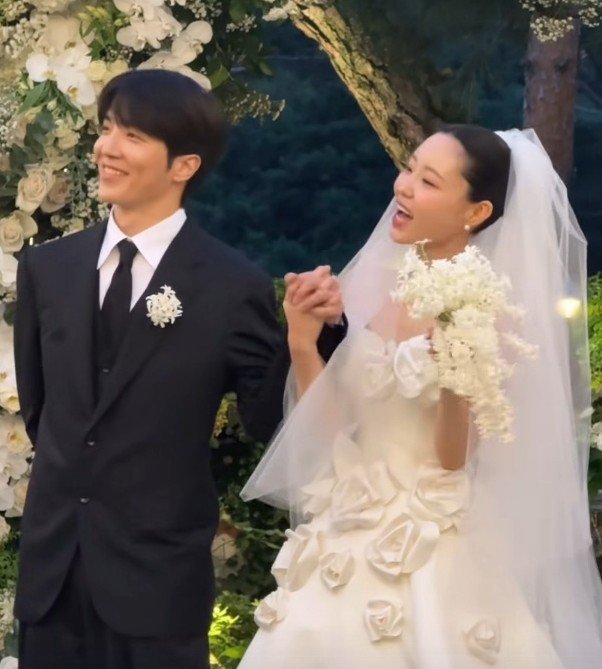 적재, '카라 허영지 친언니' 허송연과 결혼식…"평생을 약속한 소중한 사람"