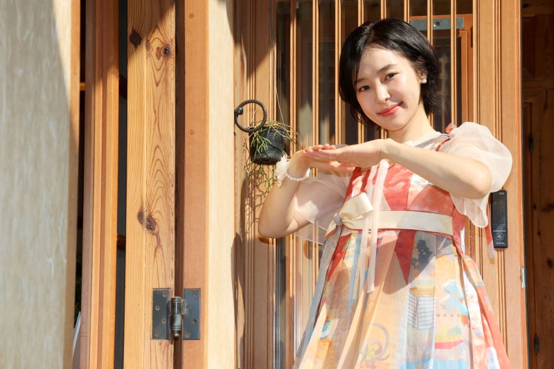 홍자 "추석에 딱인 '내 딸아'…많은 위로되길 바라요" [한복인터뷰]①