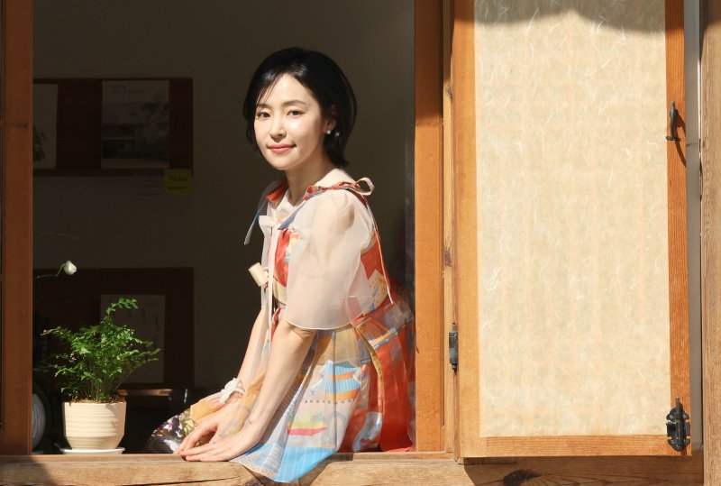 홍자 "추석에 딱인 '내 딸아'…많은 위로되길 바라요" [한복인터뷰]①
