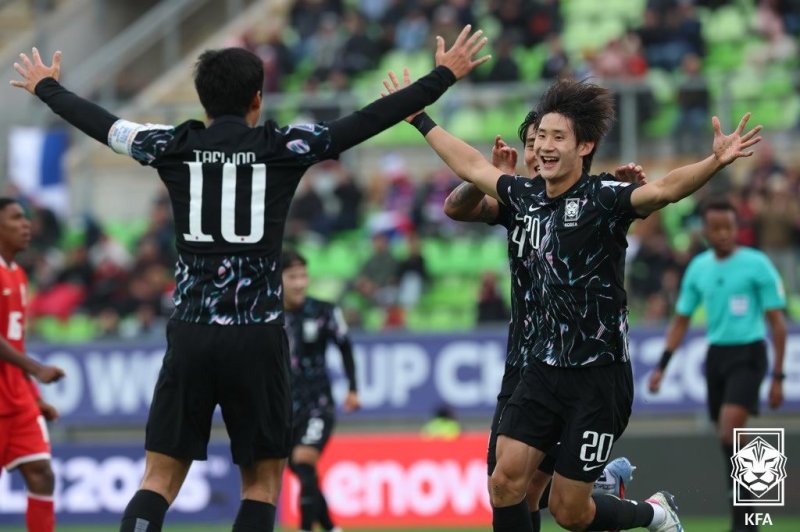 신민하가 파나마전 1-1 상황에서 헤더골을 성공시킨 뒤 환호하고 있다.(대한축구협회 제공)