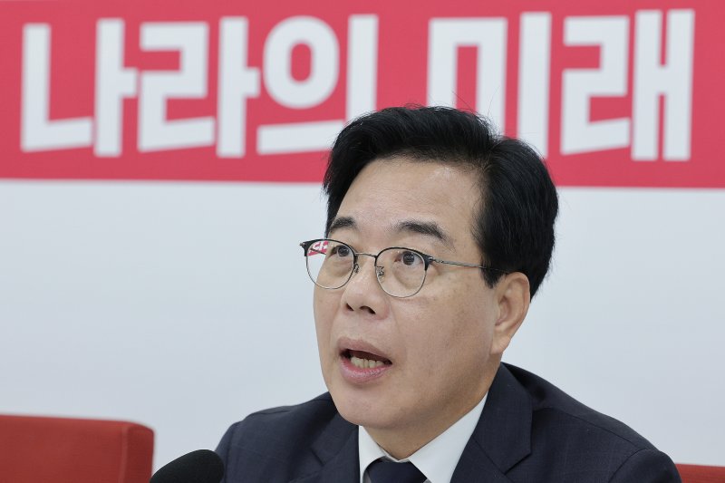 바카라 카드카운팅 국민의힘 원내대표가 지난 2일 서울 여의도 국회에서 현안 관련 기자간담회를 하고 있다. 2025.10.2/바카라 카드카운팅1 ⓒ News1 신웅수 기자