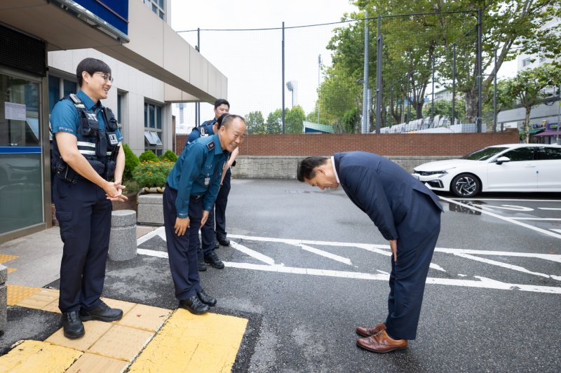 장안지구대 찾은 이재준 바카라 베팅. (사진=바카라 베팅 제공) *재판매 및 DB 금지
