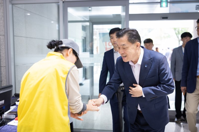 연화장 찾은 이재준 바카라 베팅. (사진=바카라 베팅 제공) *재판매 및 DB 금지