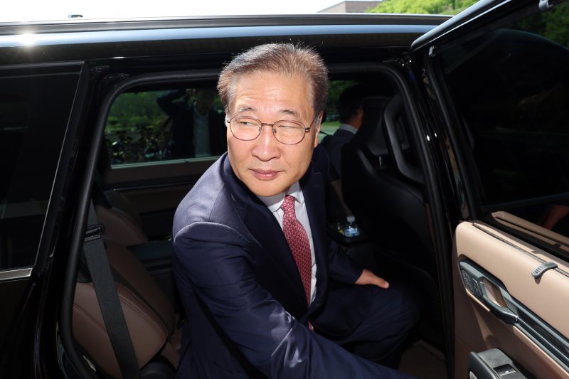 박성재 바카라 게임장관이 지난 6월 5일 오전 경기 과천시 정부과천청사에서 열린 이임식을 마친 후 차량에 오르고 있다. 2025.6.5/바카라 게임1 ⓒ News1 황기선 기자