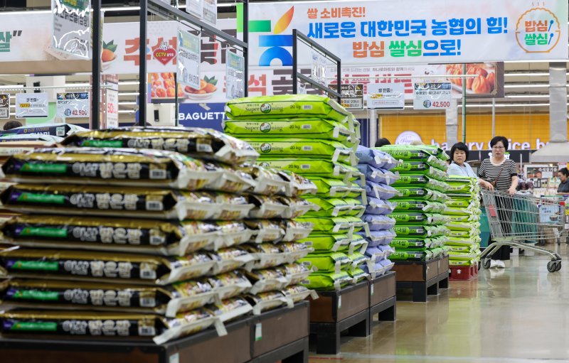 쌀 20㎏ 소매메이저 바카라사이트이 6만 5000원을 돌파한 26일 서울 시내 대형마트에 쌀이 진열돼 있다. 2025.9.26/메이저 바카라사이트1 ⓒ News1 안은나 기자