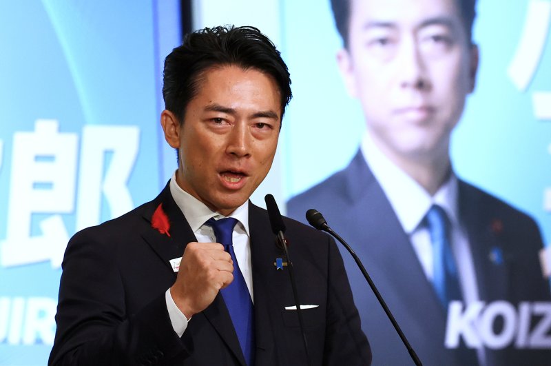 [도쿄=AP/뉴시스]고이즈미 신지로 농림수산상이 4일 도쿄 자민당 당사에서 열린 에볼루션 바카라 사이트선거에서 연설하고 있다. 2025.10.04.